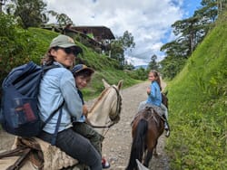 A cheval dans les montagnes de Jardín